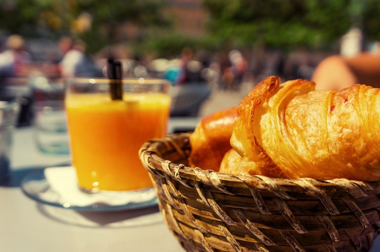 breakfast, croissants, basket-498480.jpg